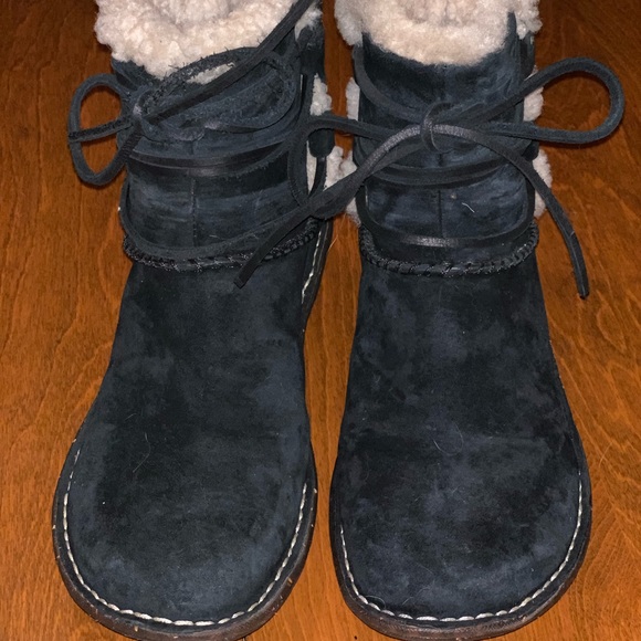 UGG Shoes - Uggs Caspia Black Winter Boots Size 7